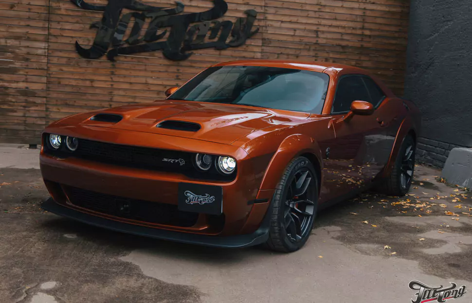 Установили на Dodge Challenger SRT Hellcat bi-led модули. Хороший свет — это важно!